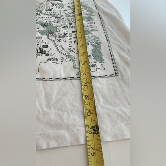 🍁Alternative Seattle Tourist White T-Shirt Size XS - Picture 9 of 9